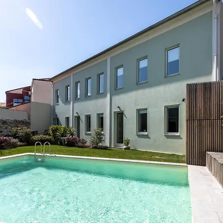 Apartment House By Shi